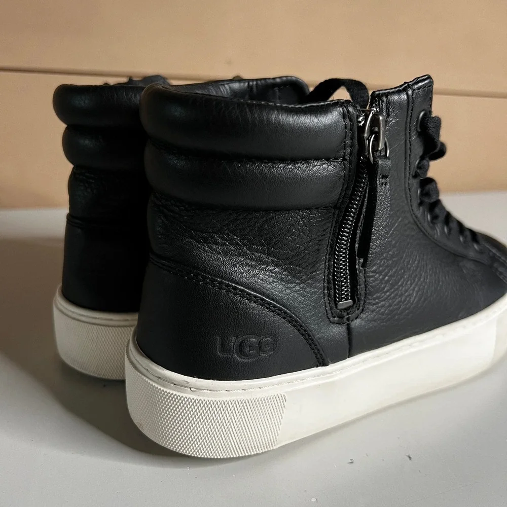 UGG Olive High Top Sneakers Black Leather‎ Side Zip Platform 1104068 Womens 8